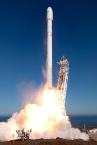 Liftoff of the upgraded Falcon 9 (5)