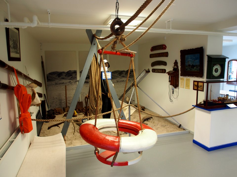 Lifebuoy with seat pic1