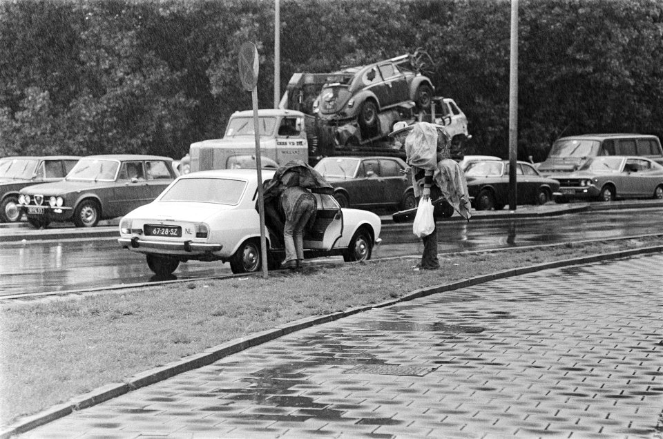 Lifters in de regen, Bestanddeelnr 929-8264