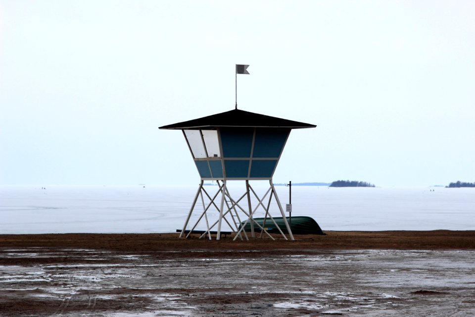 Lifeguard tower Nallikari Oulu 20140306