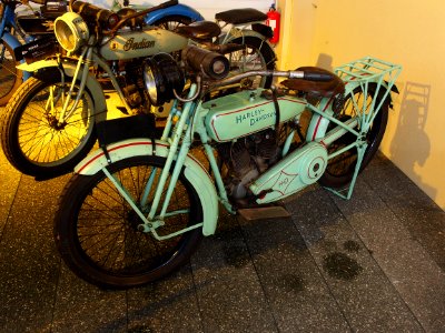 Light green Harley-Davidson, Musée de la Moto et du Vélo, Amnéville, France, pic-001