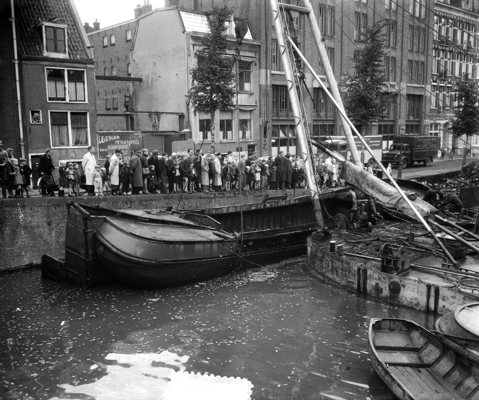 Lichten van schuit met schroot Nieuwe Prinsengracht Amsterdam, Bestanddeelnr 905-3209
