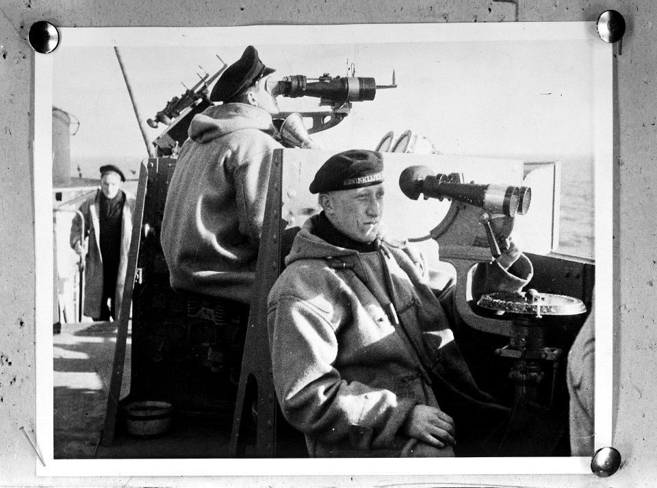 Lichte kruiser Hr. Ms. Jacob van Heemskerck. Staande wacht, Bestanddeelnr 934-9973