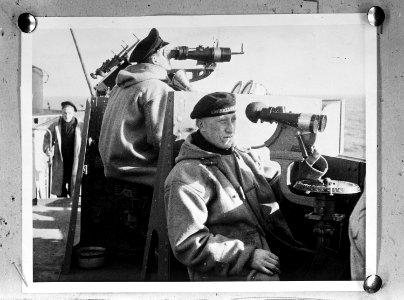 Lichte kruiser Hr. Ms. Jacob van Heemskerck. Staande wacht, Bestanddeelnr 934-9973