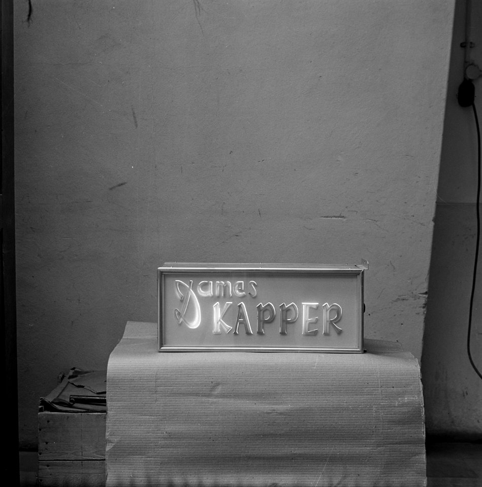 Lichtbakens. Dames Kapper, Bestanddeelnr 902-5688