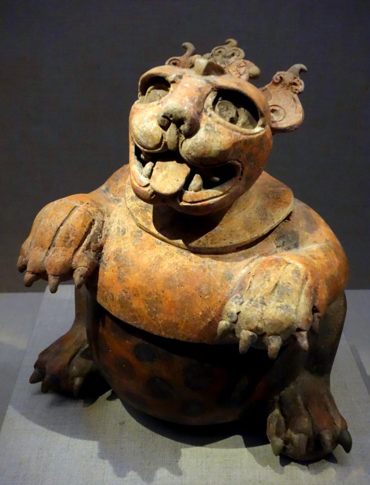 Lidded jaguar vessel, Mexico, Early Classic Maya, 300-500 AD, earthenware and pigment - De Young Museum - DSC00581