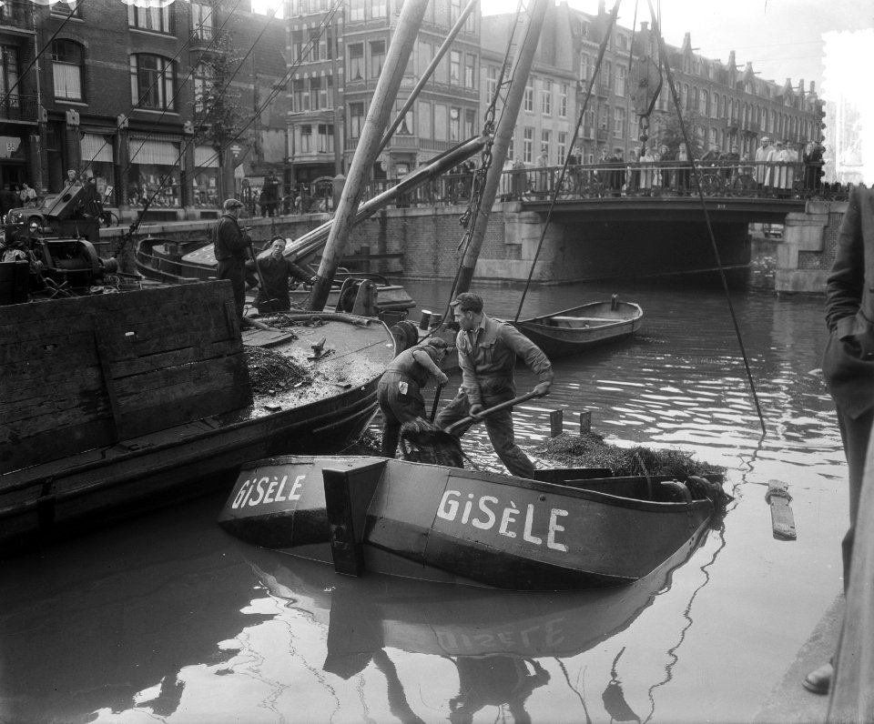 Lichten van schuit met schroot Nieuwe Prinsengracht Amsterdam, Bestanddeelnr 905-3207