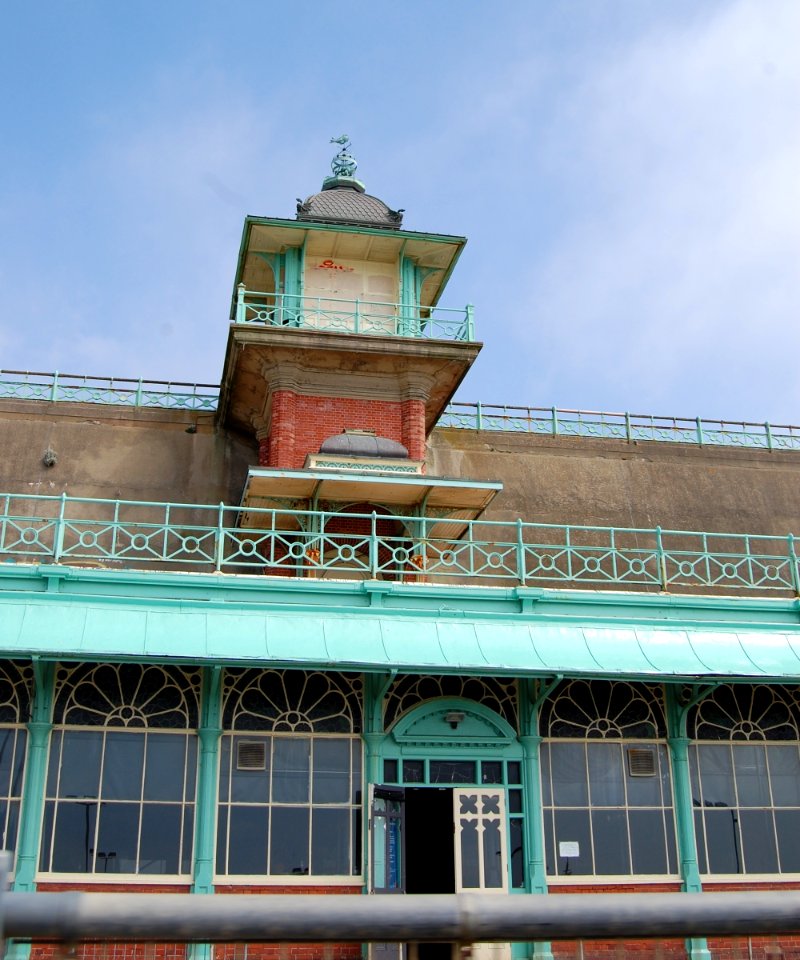 Lift Tower to Madeira Terrace, Brighton (NHLE Code 1381696) (May 2018, seen from Volk's Electric Railway) (1)