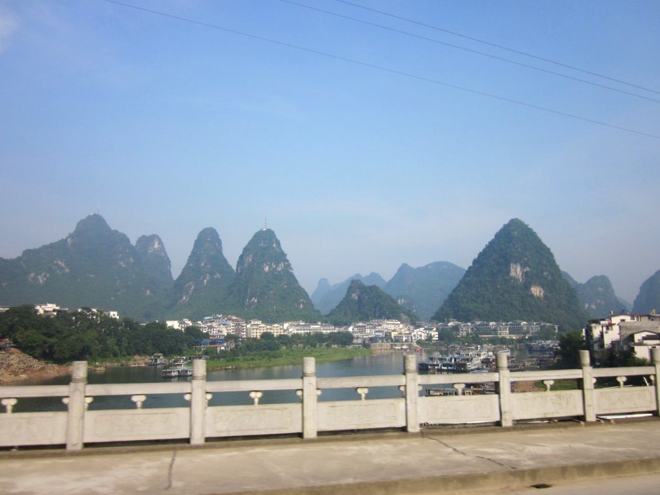 Li River and mountains in Yangshuo County, Guilin1