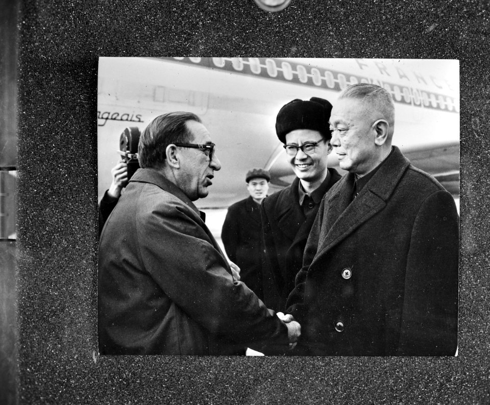 Li Hsien Nien , volgens muurkranten tot premier van China benoemd (r), Bestanddeelnr 928-8637