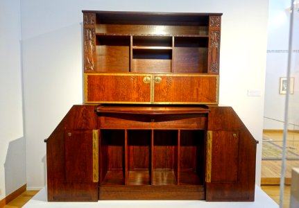 Library cupboard, designer Joseph Maria Olbrich, maker Hofmobelfabrik Julius Gluckert, Darmstadt, 1902, oak - Museum Künstlerkolonie Darmstadt - Mathildenhöhe - Darmstadt, Germany - DSC06278