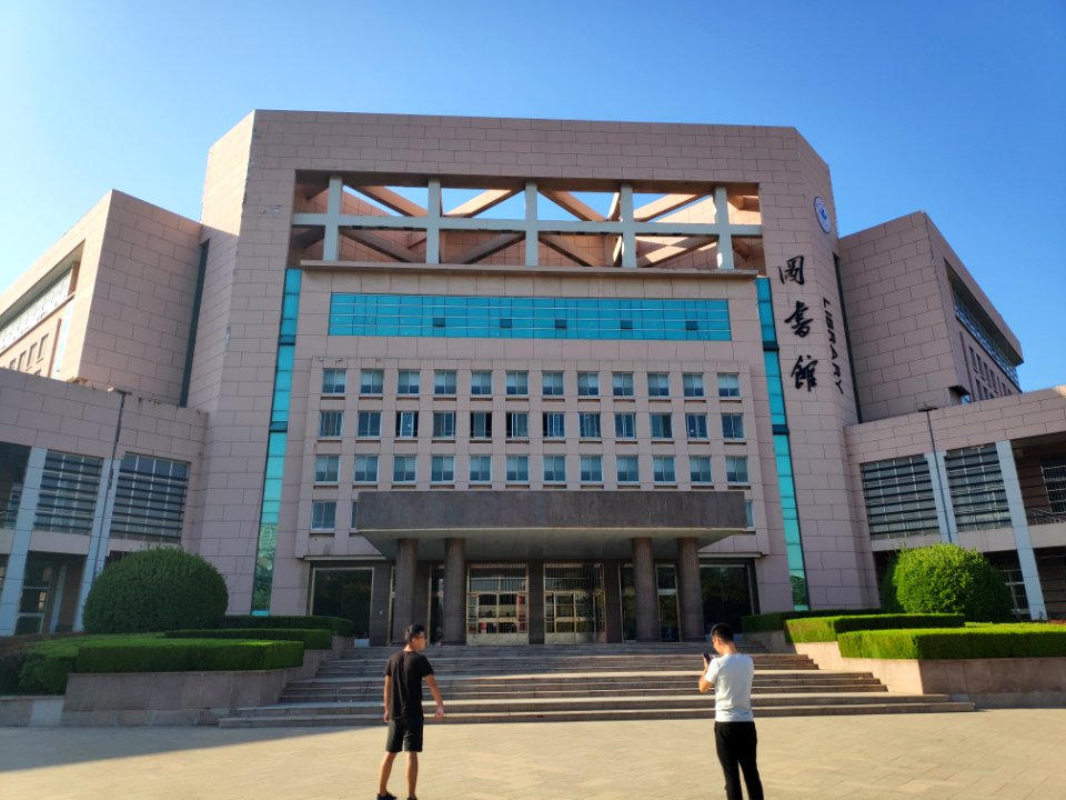 Library of Weifang University 01