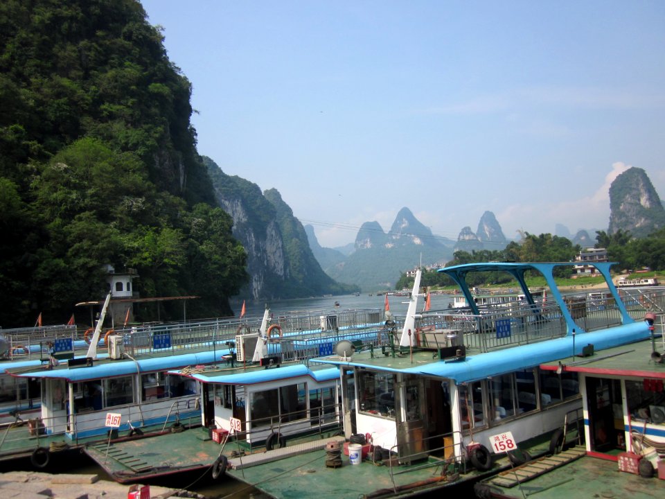 Li River and mountains in Yangshuo County, Guilin5