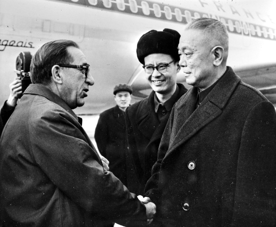 Li Xiannian on 1 November 1976, from- Li Hsien Nien , volgens muurkranten tot premier van China benoemd (r), Bestanddeelnr 928-8637 (cropped)