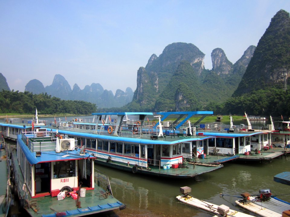 Li River and mountains in Yangshuo County, Guilin9