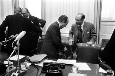 Lid van de Tweede Kamer voor de VVD, dhr. H.J. Witteveen en minister van Finacié, Bestanddeelnr 919-6742