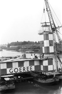 Lichttoren Goeree op lichtplatform geplaatst in eerste Merwedehaven, Dordrecht, Bestanddeelnr 924-7268