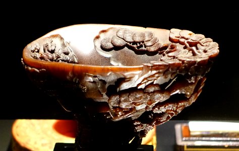 Libation cup, China, Qing dynasty, Jiaqing period, 1796-1820, rhinoceros horn and wood - Museu do Oriente - Lisbon, Portugal - DSC06969