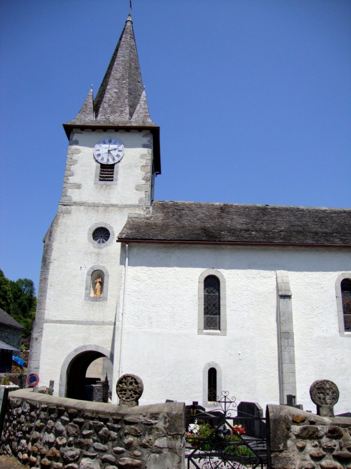 Licq (Licq-Athéry, Pyr-Atl, Fr) ëglise (stèles basques visbile)