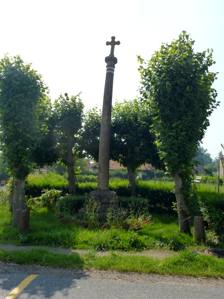 Licques (Pas-de-Calais) la croix de Courtebourne