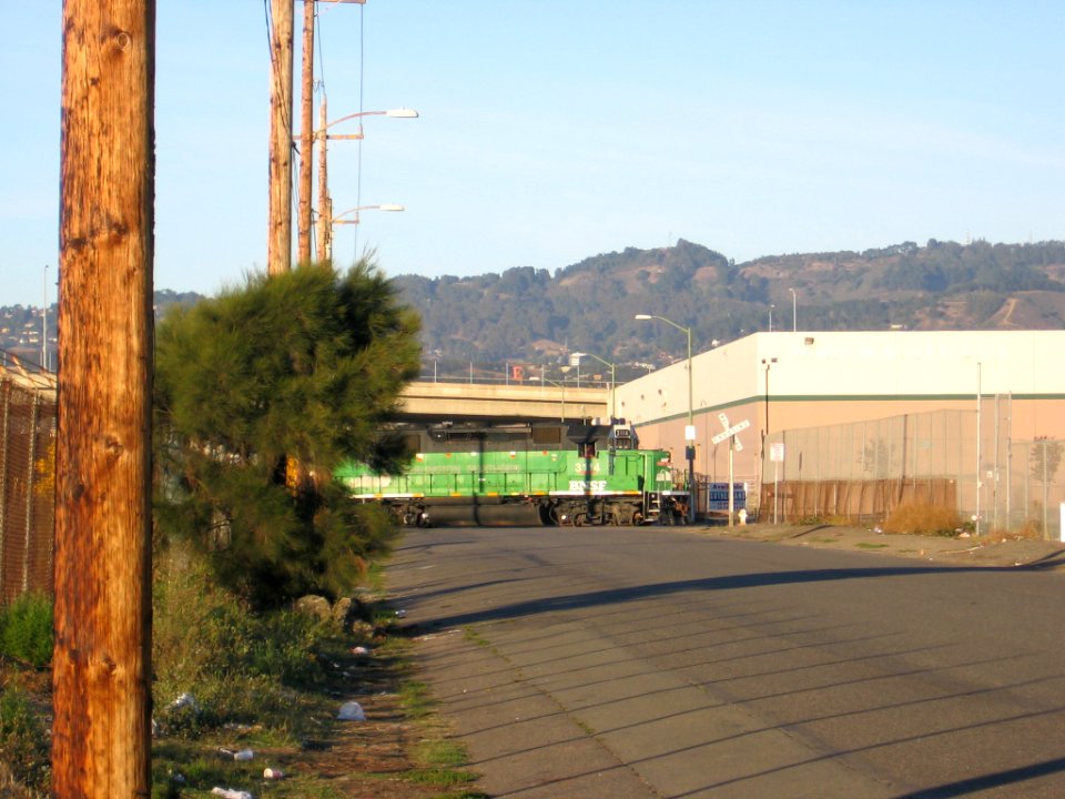Locomotive crossing Wood Street on 20th Street (2), October 2012