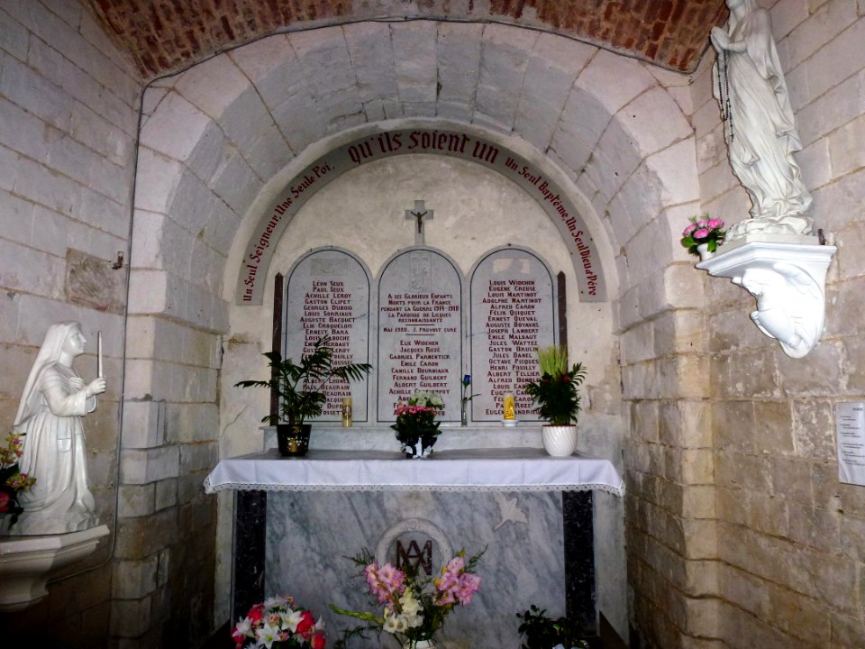 Licques (Pas-de-Calais) église abbatiale mémorial de guerre paroissial