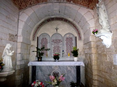Licques (Pas-de-Calais) église abbatiale mémorial de guerre paroissial