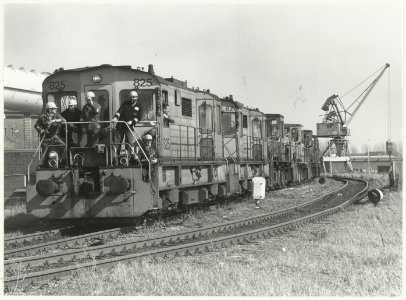 Locomotieftrein op het terrein van de Hoogovens in Velsen Noord. NL-HlmNHA 54015669