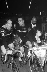 Loevesijn-Harry Jansen winnen Amateur Zesdaagse van Amsterdam huldiging Loevesij, Bestanddeelnr 921-9518