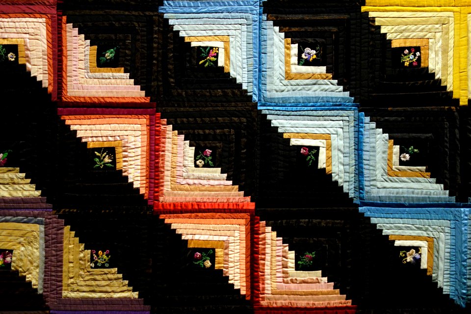 Log Cabin, Barn Raising variation detail, by Mrs. Herrick, born 1798, Massachusetts, 1879 - Museum of Fine Arts, Boston - DSC02697