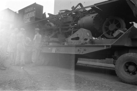 Locomotief in delen op trucks met opleggers, Bestanddeelnr 116-2-1