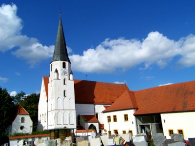 Loiching-Kirche-Sankt-Peter-und-Paul