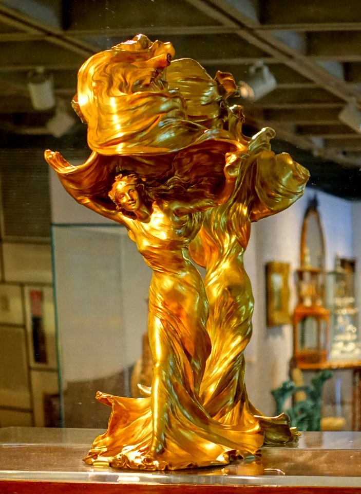 Loie Fuller table lamp, Raoul Larche, made by Siot Decauville, Paris, c. 1898, gilded bronze - Montreal Museum of Fine Arts - Montreal, Canada - DSC09293