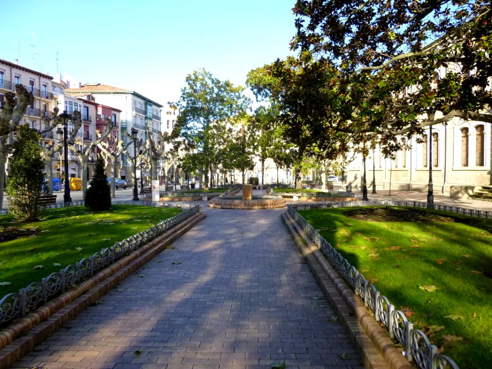Logroño - Jardines del Instituto Sagasta 01