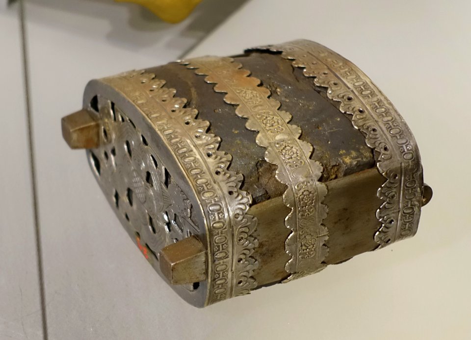 Lodestone mounted in silver, with images of the winds, England, c. 1650 - Putnam Gallery - Harvard University - DSC07930