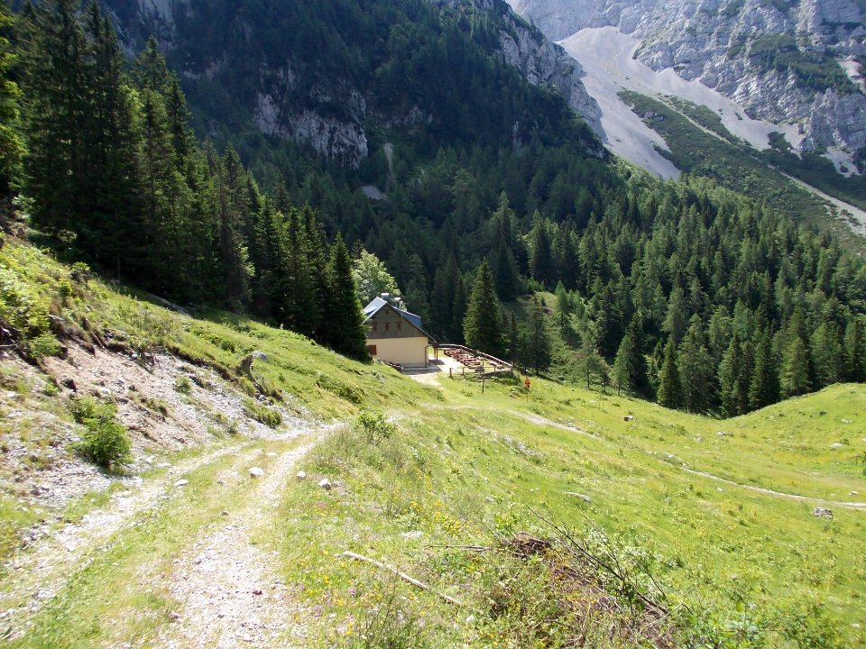 Lodge at well of Završnica 01