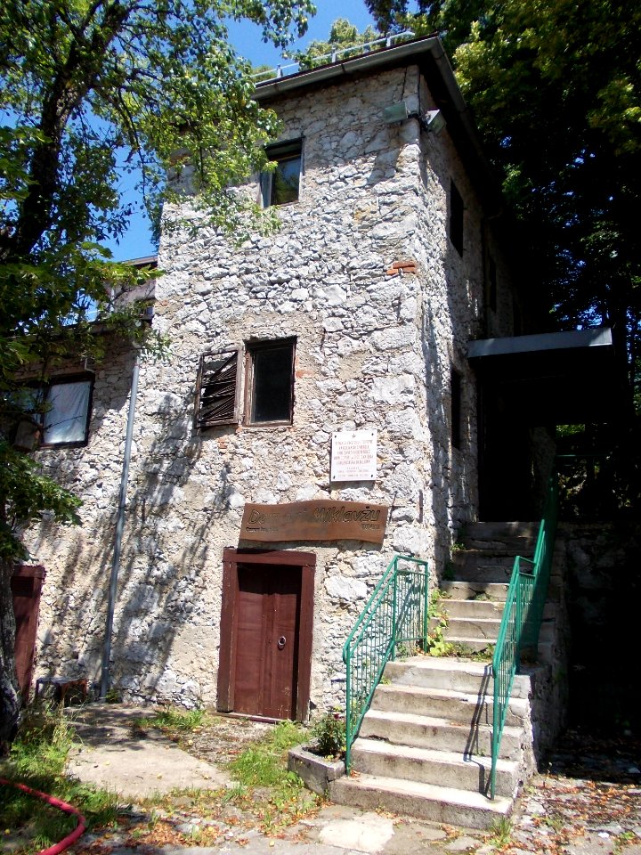 Lodge on Miklavž 01