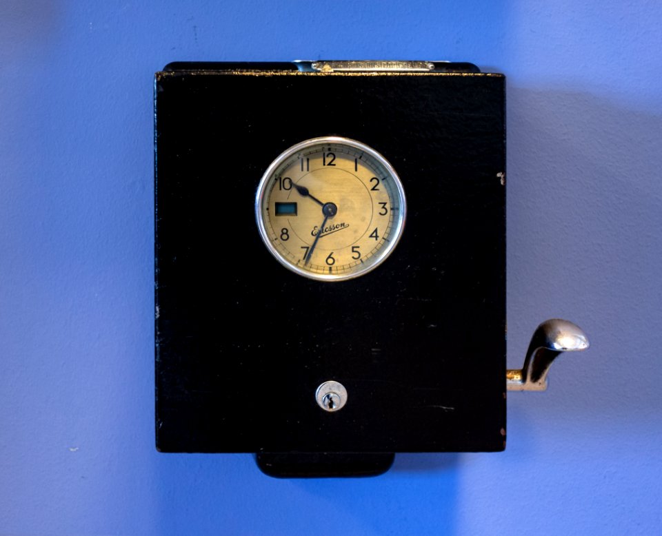 LM Ericsson tidkontroll - old punch clock 5