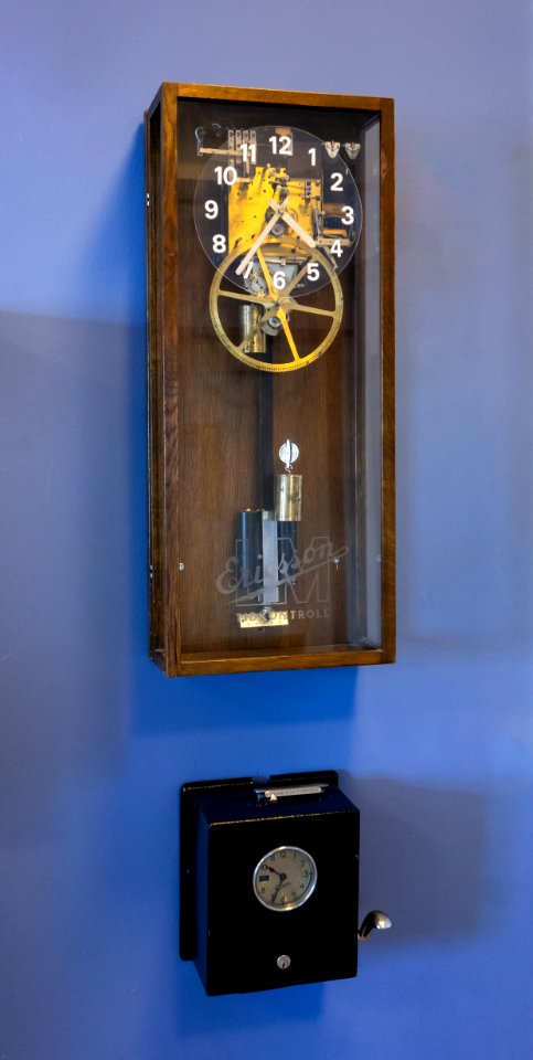 LM Ericsson tidkontroll - old punch clock 4