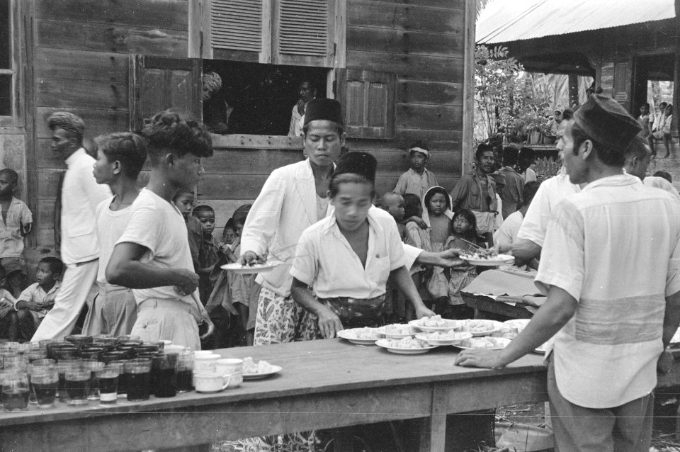 Loeboek Te Loeboek Bargaloeng (Padang) werd onlangs een districtskantoor geopen, Bestanddeelnr 1515-3-2