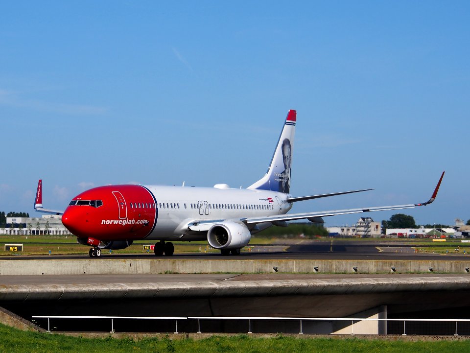 LN-DYY Norwegian Air Shuttle Boeing 737-8JP(WL) - cn 39012 taxiing 19july2013 pic1