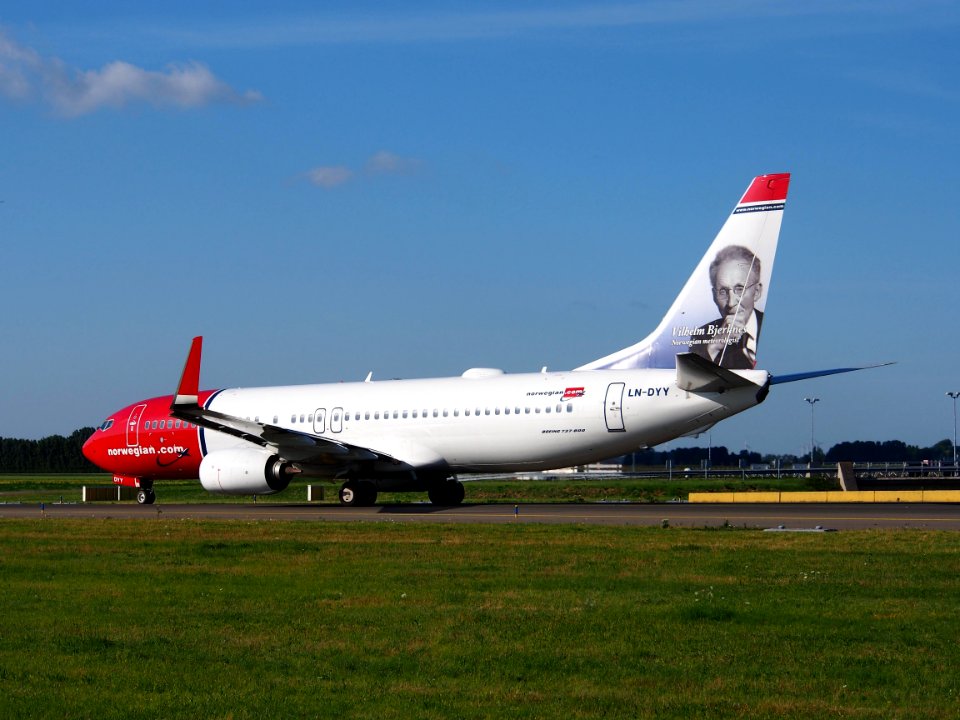 LN-DYY Norwegian Air Shuttle Boeing 737-8JP(WL) - cn 39012 taxiing 19july2013 pic7