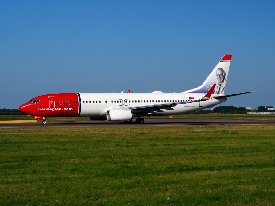 LN-DYW Norwegian Air Shuttle Boeing 737-8JP(WL) - cn 39010 taxiing 18july2013 pic-004