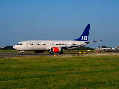 LN-RCN SAS Scandinavian Airlines Boeing 737-883 - cn 28318 taxiing 18july2013 pic-001