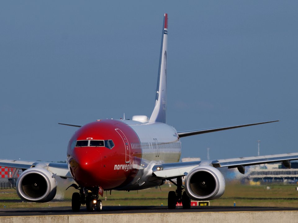 LN-DYW Norwegian Air Shuttle Boeing 737-8JP(WL) - cn 39010 taxiing 18july2013 pic-001