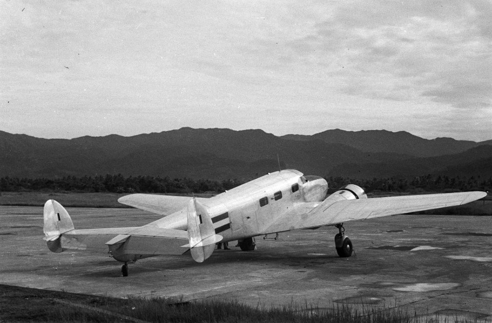 Lockheed 12 is geland, Bestanddeelnr 192-5-1