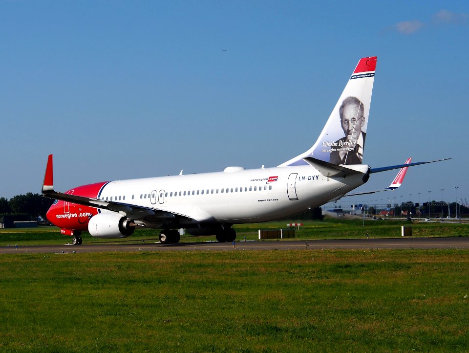 LN-DYY Norwegian Air Shuttle Boeing 737-8JP(WL) - cn 39012 taxiing 19july2013 pic8