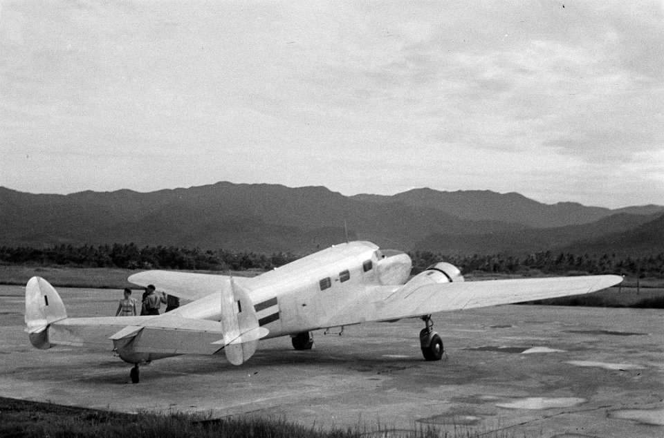 Lockheed 12 is geland, Bestanddeelnr 192-5-2