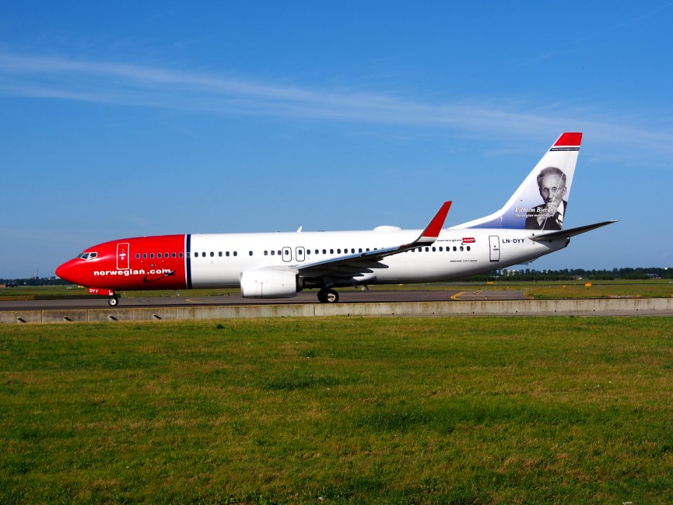 LN-DYY Norwegian Air Shuttle Boeing 737-8JP(WL) - cn 39012 taxiing 19july2013 pic4