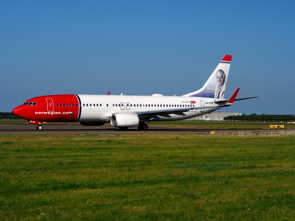 LN-DYW Norwegian Air Shuttle Boeing 737-8JP(WL) - cn 39010 taxiing 18july2013 pic-003